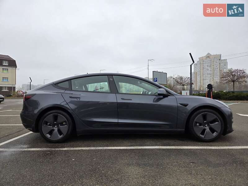 Седан Tesla Model 3 2021 в Киеве