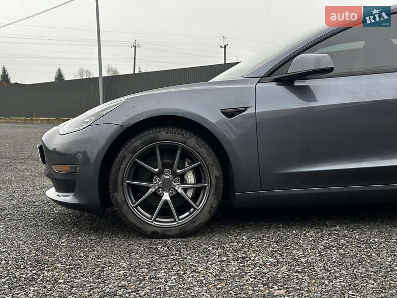 Седан Tesla Model 3 2022 в Львове