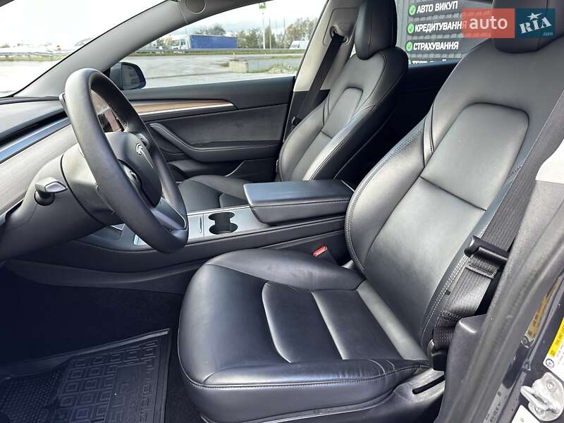 Седан Tesla Model 3 2022 в Львове