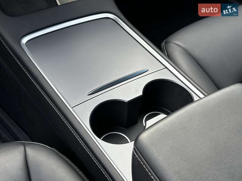 Седан Tesla Model 3 2022 в Львове