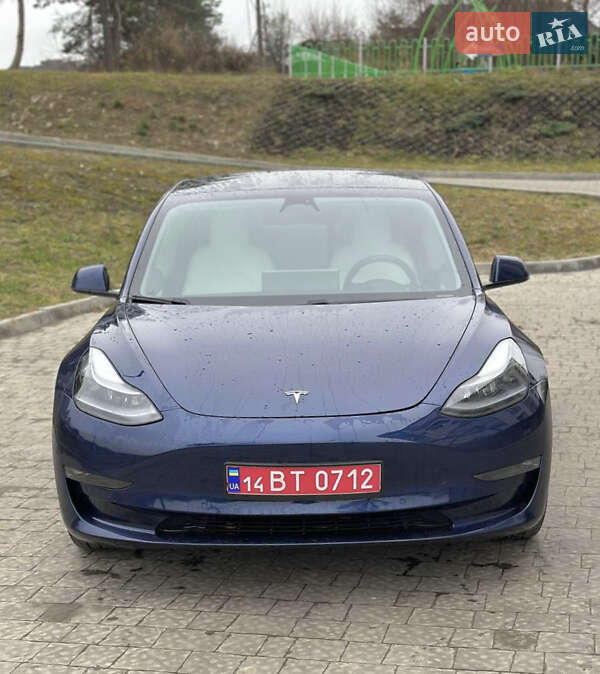 Седан Tesla Model 3 2021 в Львові