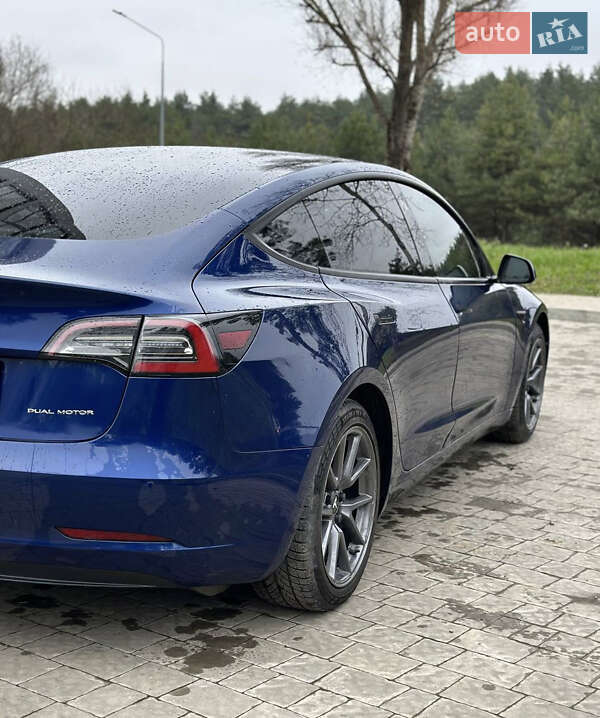 Седан Tesla Model 3 2021 в Львові