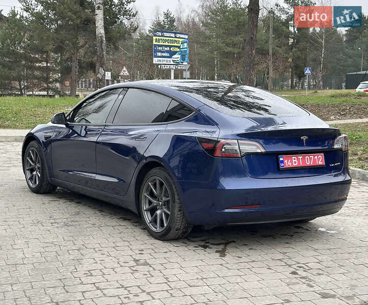 Седан Tesla Model 3 2021 в Львові