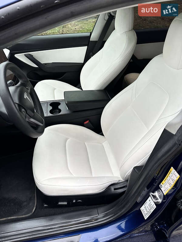 Седан Tesla Model 3 2021 в Львові