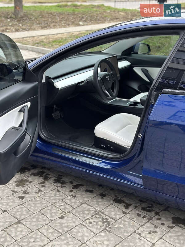 Седан Tesla Model 3 2021 в Львові