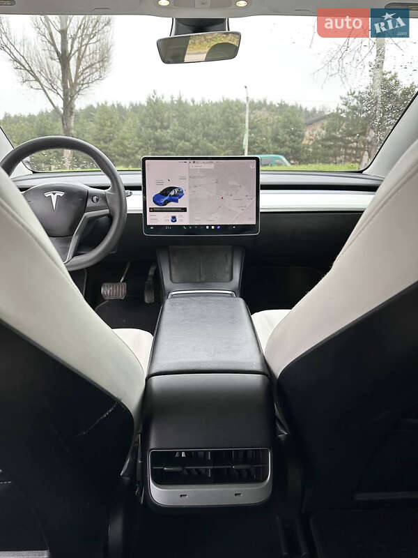 Седан Tesla Model 3 2021 в Львові