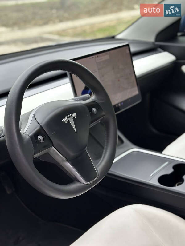 Седан Tesla Model 3 2021 в Львові
