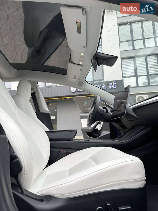 Седан Tesla Model 3 2021 в Львові