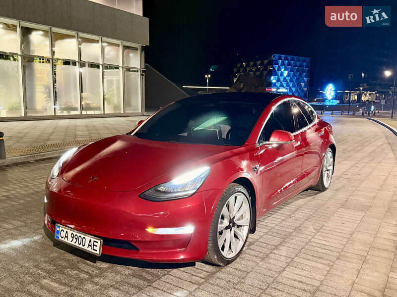 Седан Tesla Model 3 2018 в Черкассах