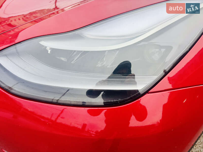 Седан Tesla Model 3 2019 в Черновцах