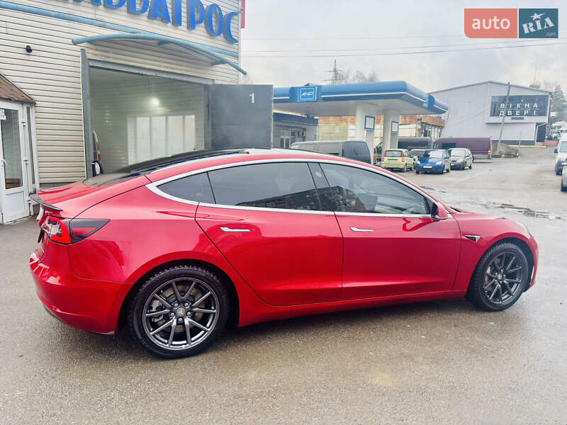 Седан Tesla Model 3 2019 в Черновцах