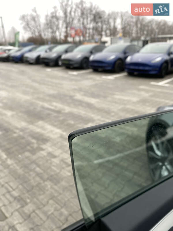 Седан Tesla Model 3 2024 в Киеве