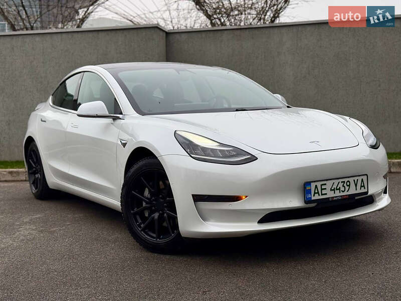 Седан Tesla Model 3 2020 в Днепре