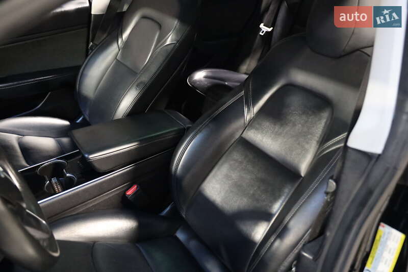 Седан Tesla Model 3 2019 в Луцке