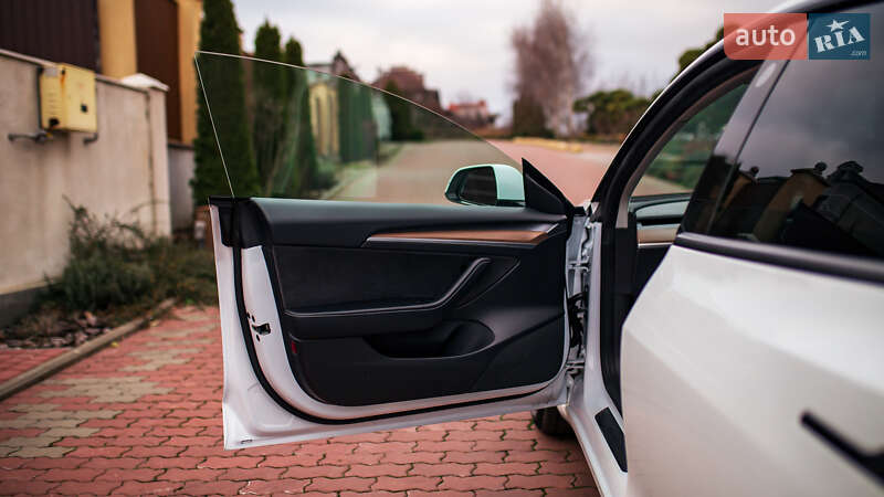 Седан Tesla Model 3 2022 в Черновцах фото 43 Седан Tesla Model 3 2022 в Черновцах