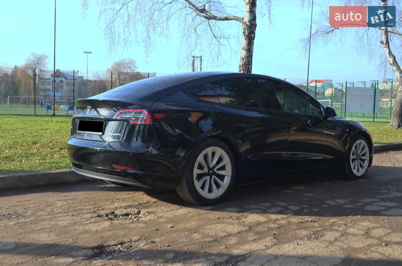 Седан Tesla Model 3 2021 в Трускавце