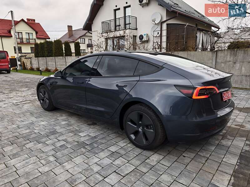 Седан Tesla Model 3 2023 в Львове