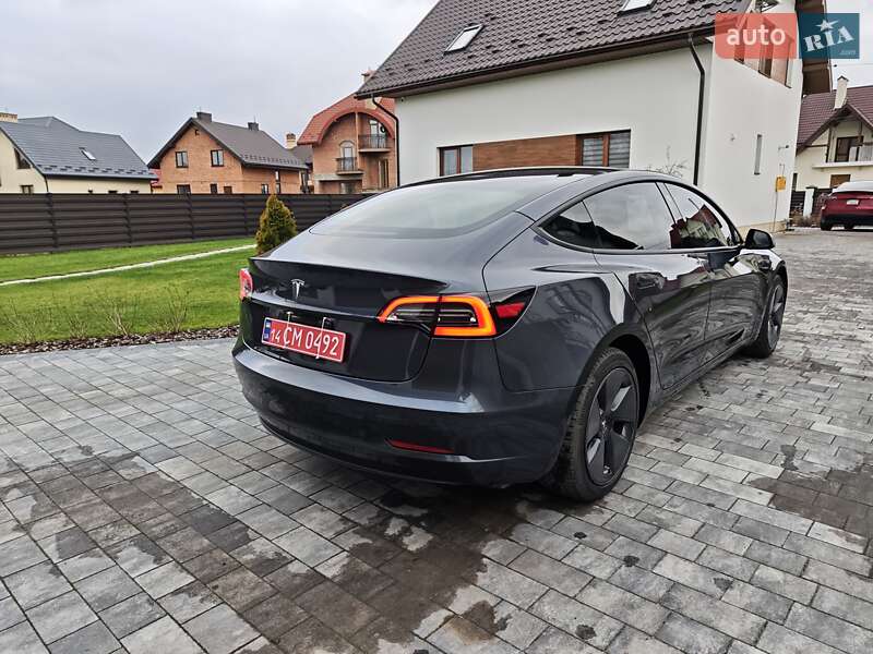 Седан Tesla Model 3 2023 в Львове