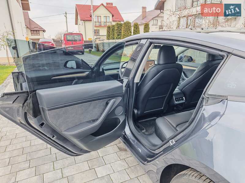 Седан Tesla Model 3 2023 в Львове