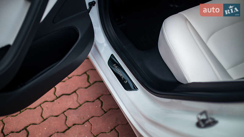 Седан Tesla Model 3 2019 в Черновцах фото 23 Седан Tesla Model 3 2019 в Черновцах