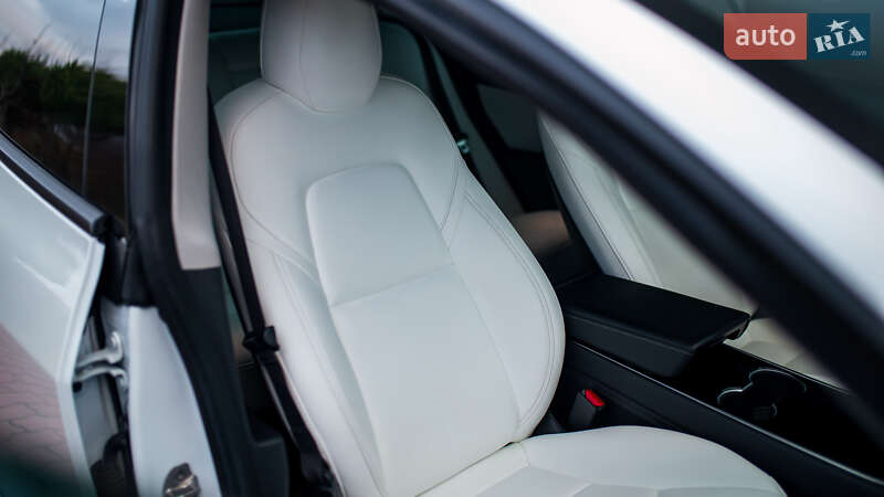 Седан Tesla Model 3 2019 в Черновцах фото 45 Седан Tesla Model 3 2019 в Черновцах