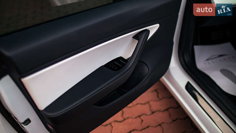 Седан Tesla Model 3 2019 в Черновцах фото 49 Седан Tesla Model 3 2019 в Черновцах