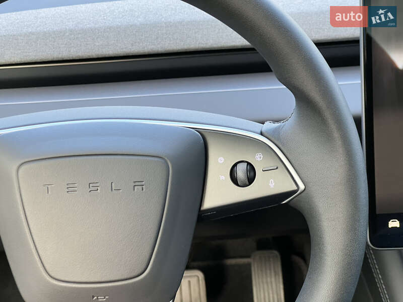 Седан Tesla Model 3 2024 в Киеве