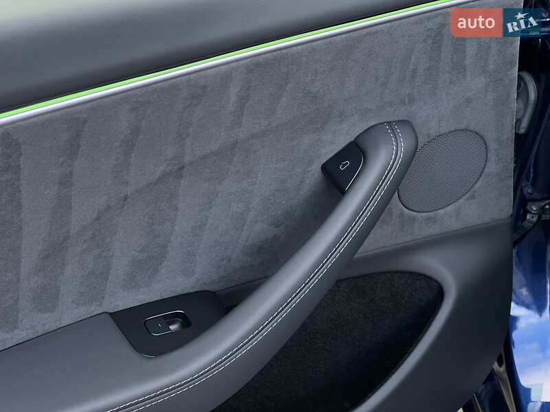 Седан Tesla Model 3 2024 в Киеве