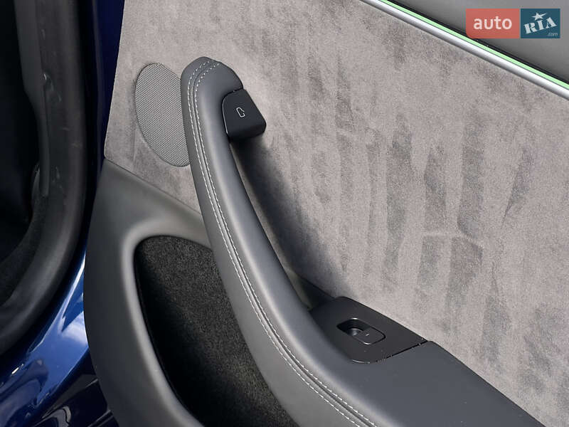 Седан Tesla Model 3 2024 в Киеве