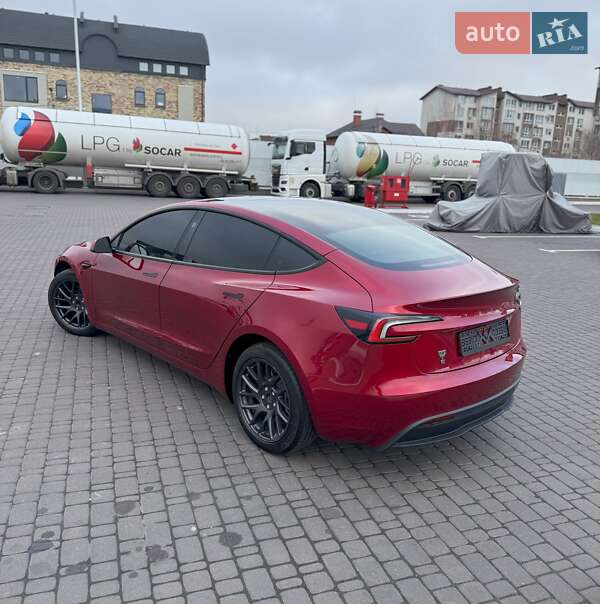 Седан Tesla Model 3 2025 в Киеве