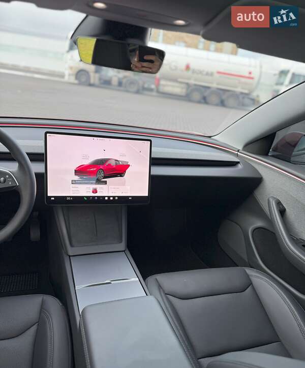Седан Tesla Model 3 2025 в Киеве