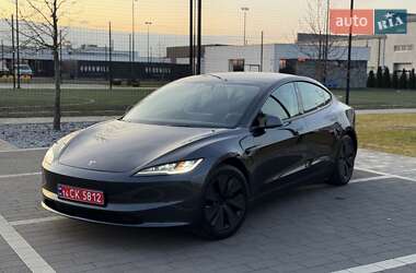 Седан Tesla Model 3 2024 в Мукачевому