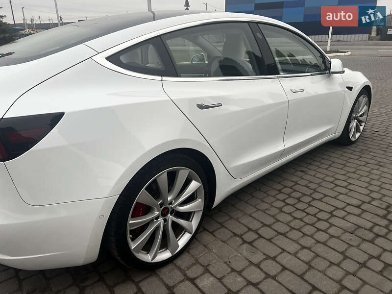 Седан Tesla Model 3 2018 в Львове фото 27 Седан Tesla Model 3 2018 в Львове