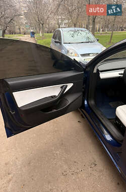 Седан Tesla Model 3 2021 в Одессе