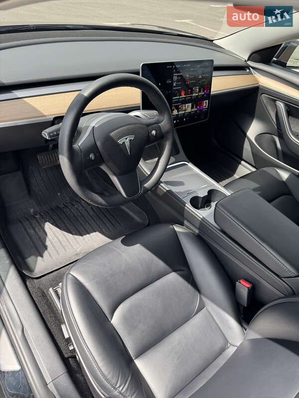 Седан Tesla Model 3 2021 в Ирпене