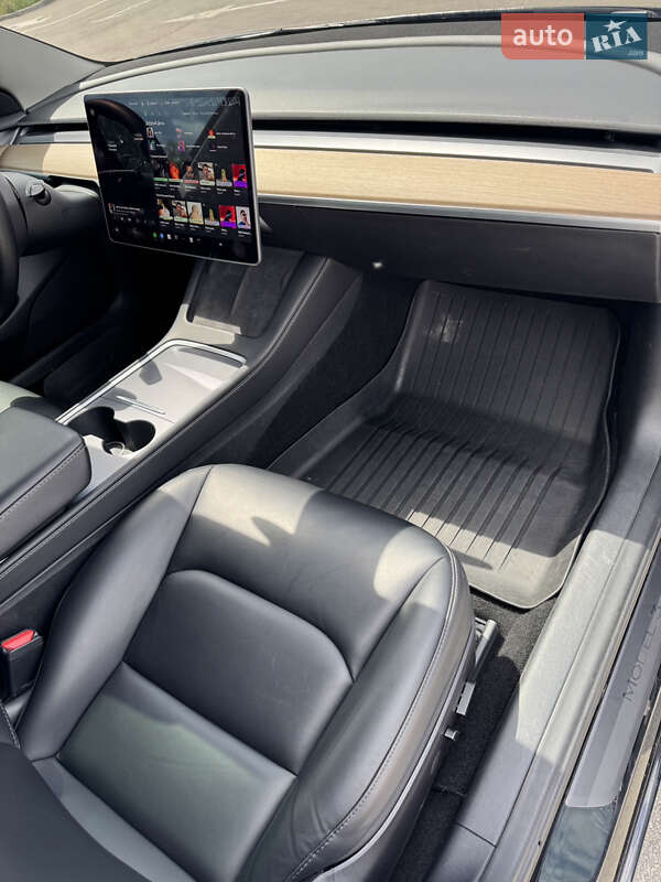 Седан Tesla Model 3 2021 в Ирпене