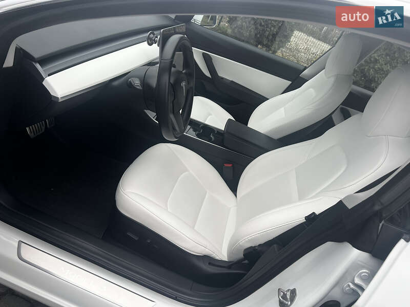 Седан Tesla Model 3 2018 в Львове фото 50 Седан Tesla Model 3 2018 в Львове