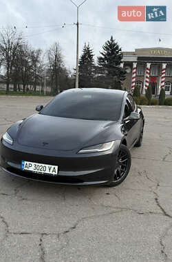 Седан Tesla Model 3 2024 в Запоріжжі