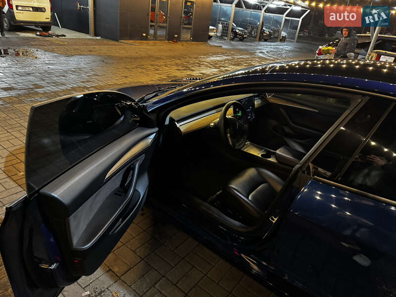 Седан Tesla Model 3 2021 в Днепре