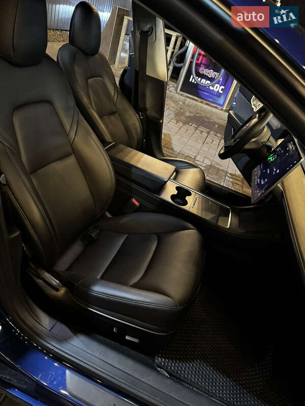 Седан Tesla Model 3 2021 в Днепре