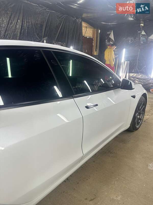 Седан Tesla Model 3 2022 в Львове