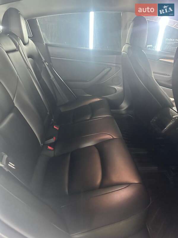 Седан Tesla Model 3 2022 в Львове