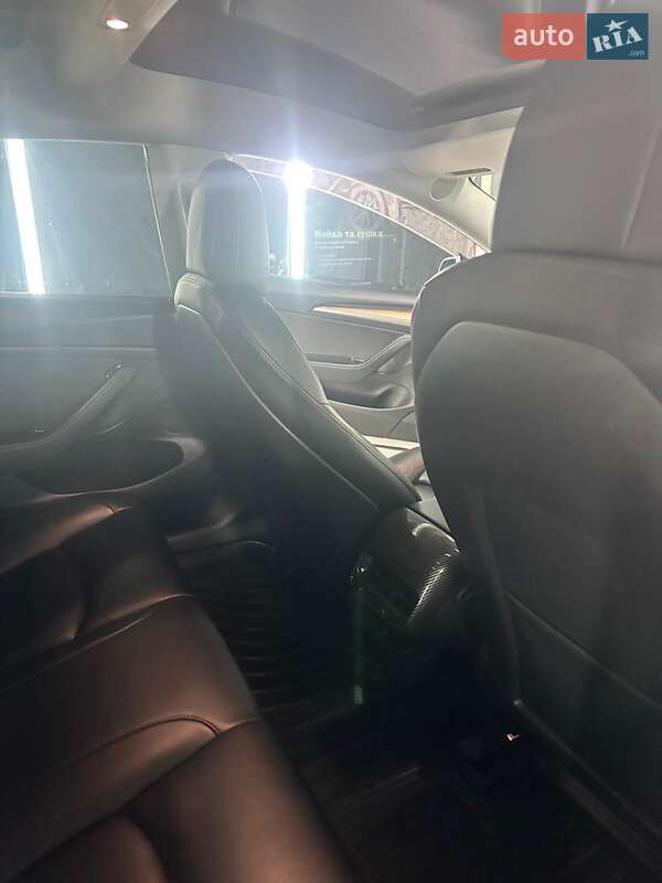 Седан Tesla Model 3 2022 в Львове
