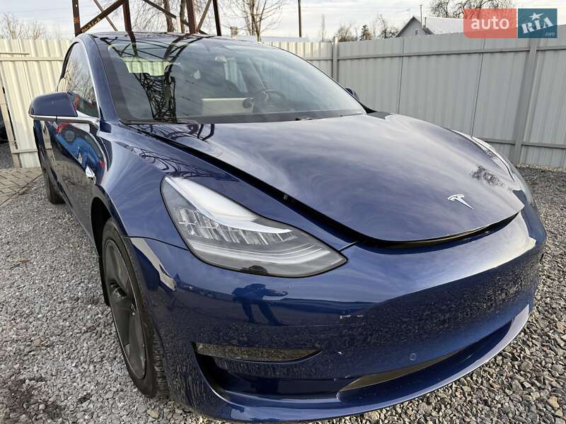 Седан Tesla Model 3 2019 в Дрогобичі
