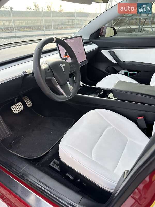 Седан Tesla Model 3 2019 в Львове