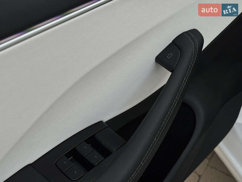 Седан Tesla Model 3 2025 в Луцке