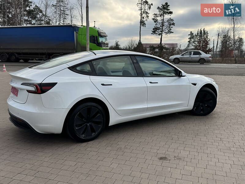 Седан Tesla Model 3 2025 в Луцке