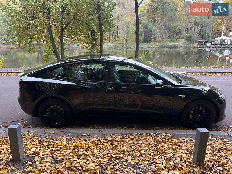 Седан Tesla Model 3 2019 в Киеве