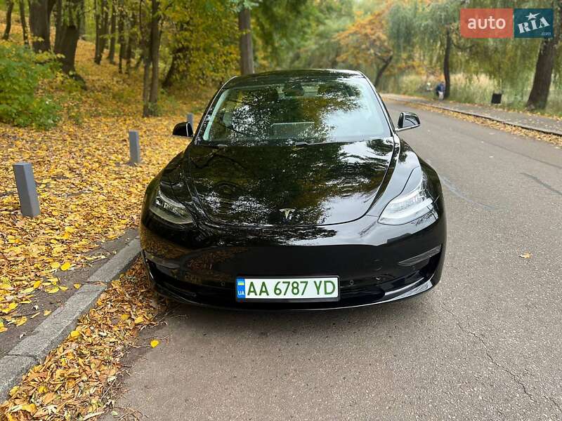Седан Tesla Model 3 2019 в Киеве