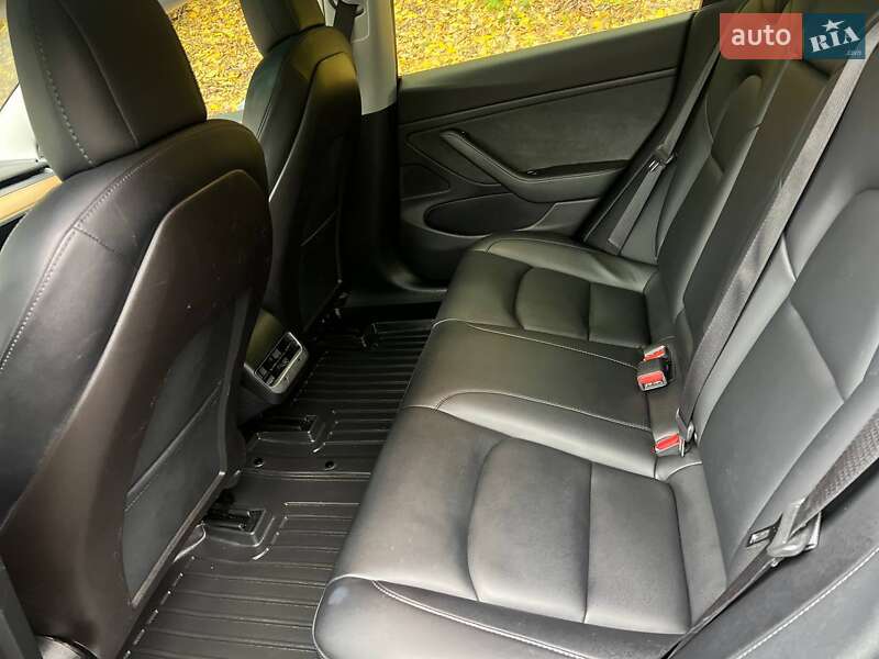 Седан Tesla Model 3 2019 в Киеве